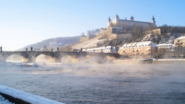 Würzburg Winter Wine Tours in English: Cozy Cellar Tastings and City Wine Walks in Franconia
